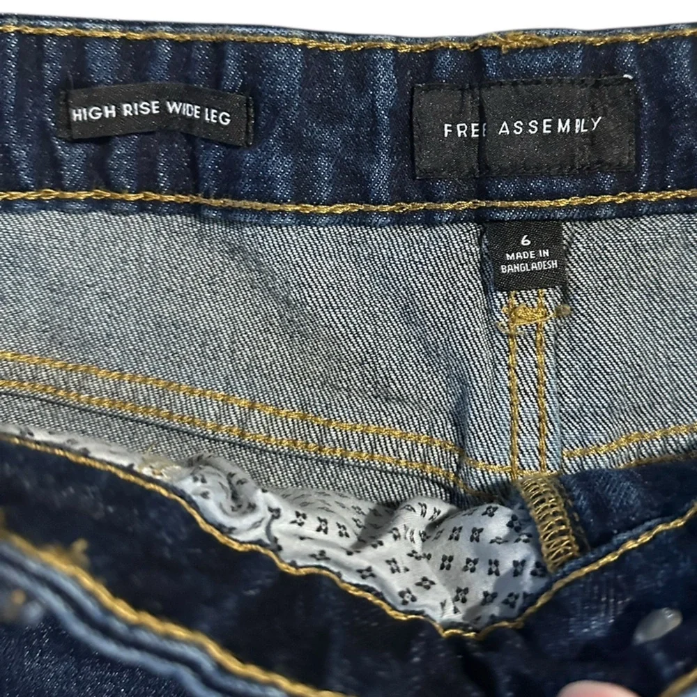 FREE ASSEMBLY High Rise wide leg stretch jeans size 6 -  32.5” inseam - NWT!